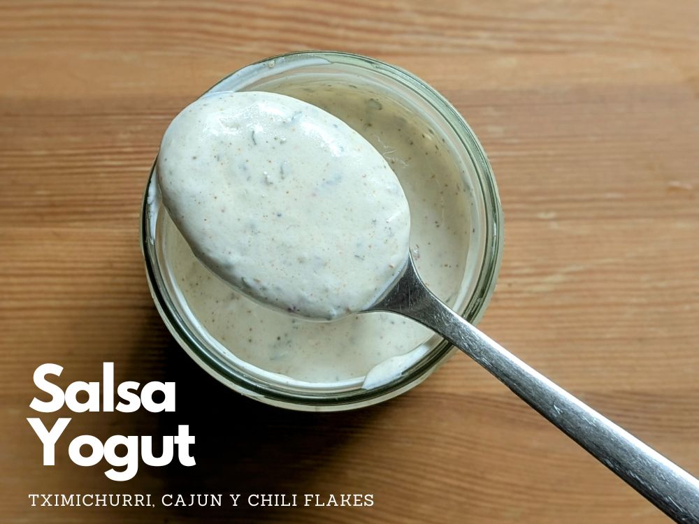 Salsa de Yogur con Tximichurri, Cajun y Chili Flakes 