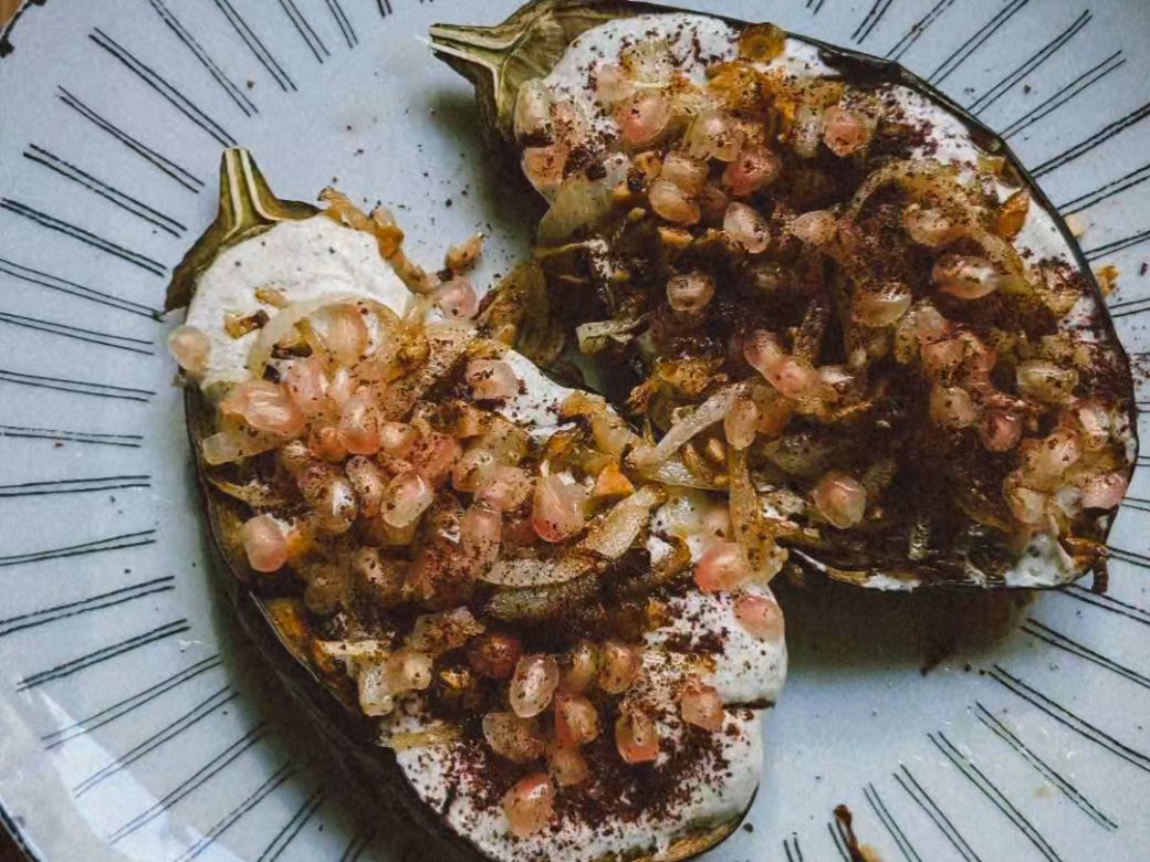 Berenjenas al Horno con Salsa de Yogur y Zatar