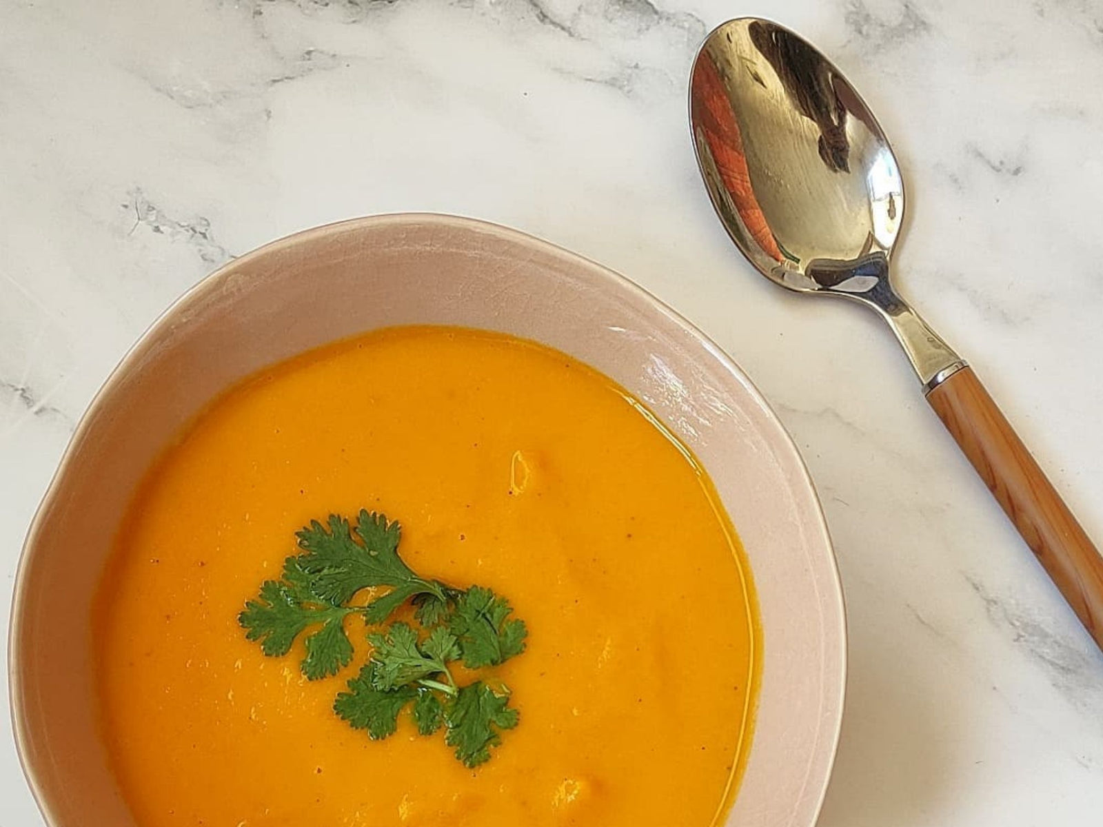 Crema de calabaza casera con curry