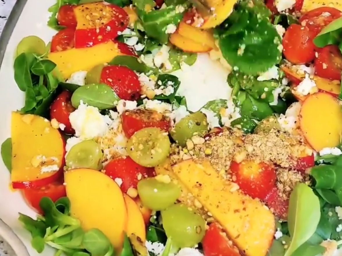 Ensalada de nectarina y uvas