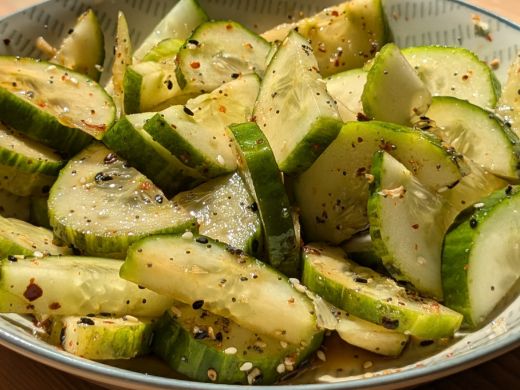 Ensalada de Pepino con Everythin Bagel