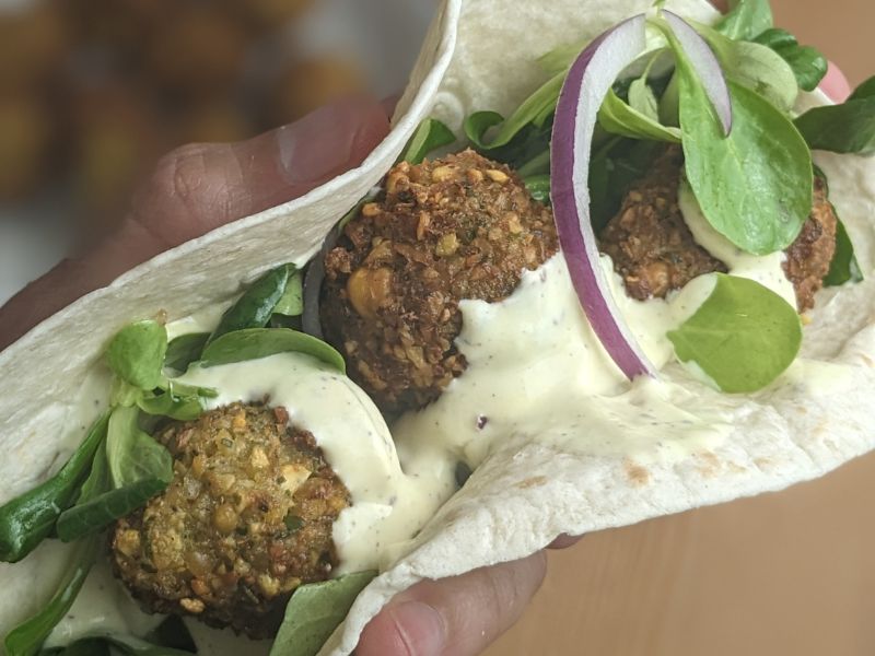Falafel con salsa de yogur