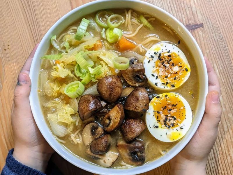 Ramen casero (fideos con caldo)
