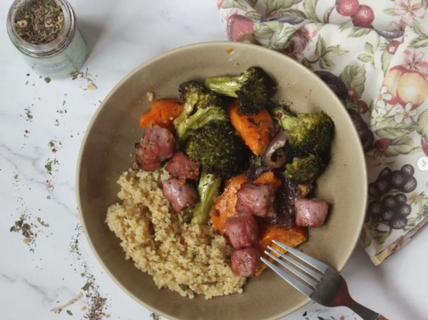 Verduras con salchichas y tximichurri